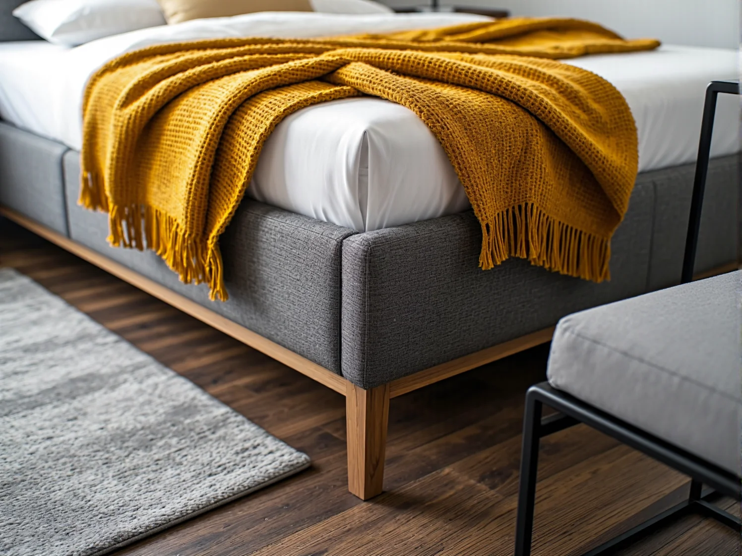 Komfortowe łóżko kontynentalne idealne do ekskluzywnego pensjonatu.