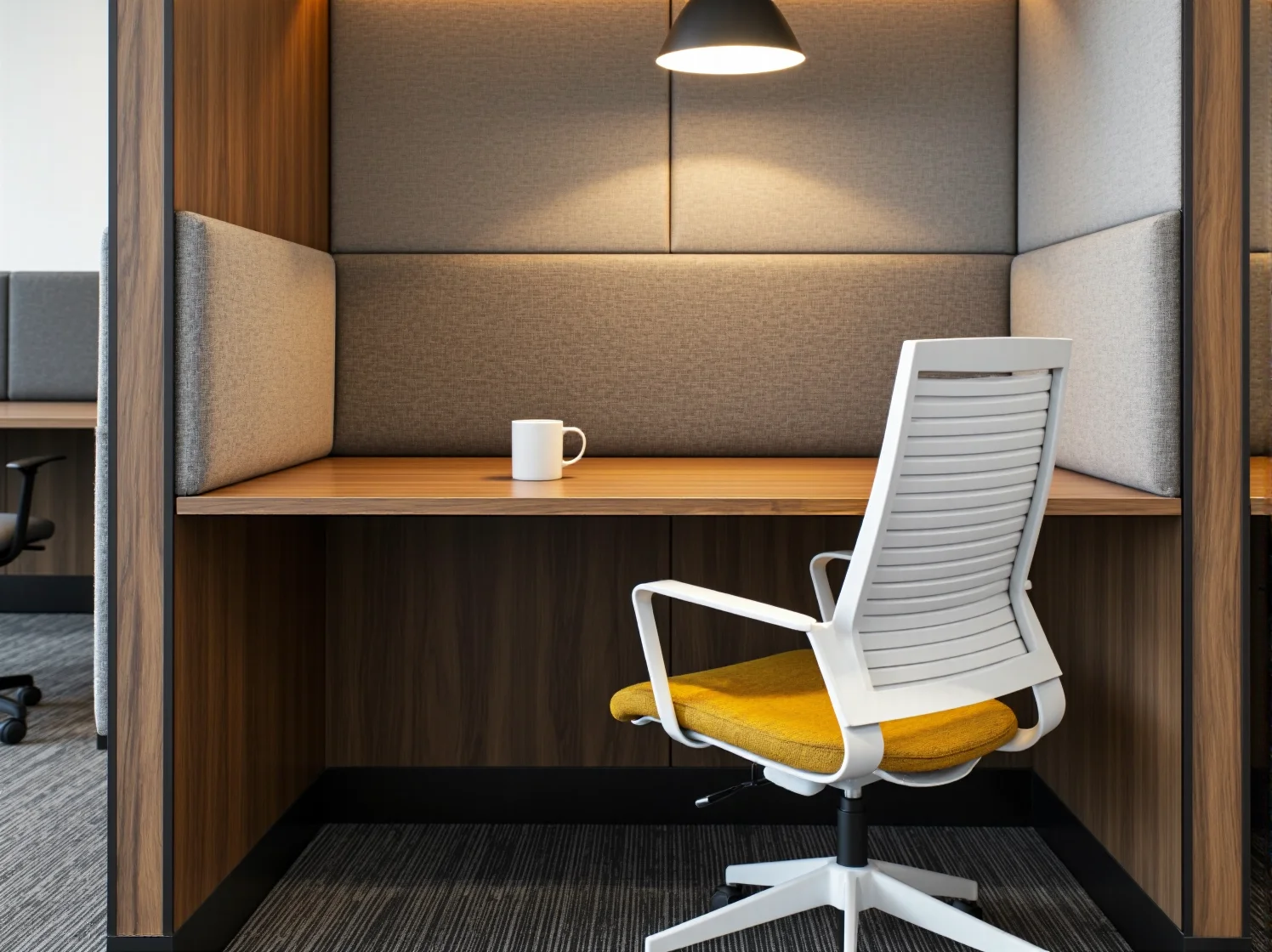 Detale regulacji podparcia lędźwiowego w krzesłach do pracy przy biurku